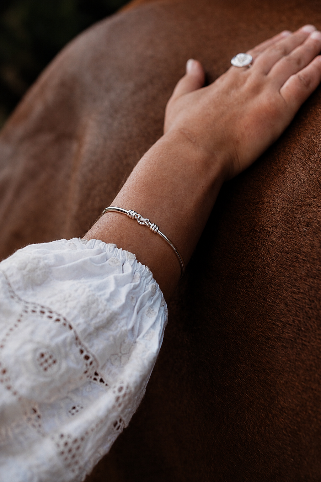 Trailblazer Elegant Eight fine Bangle, 2.5mm