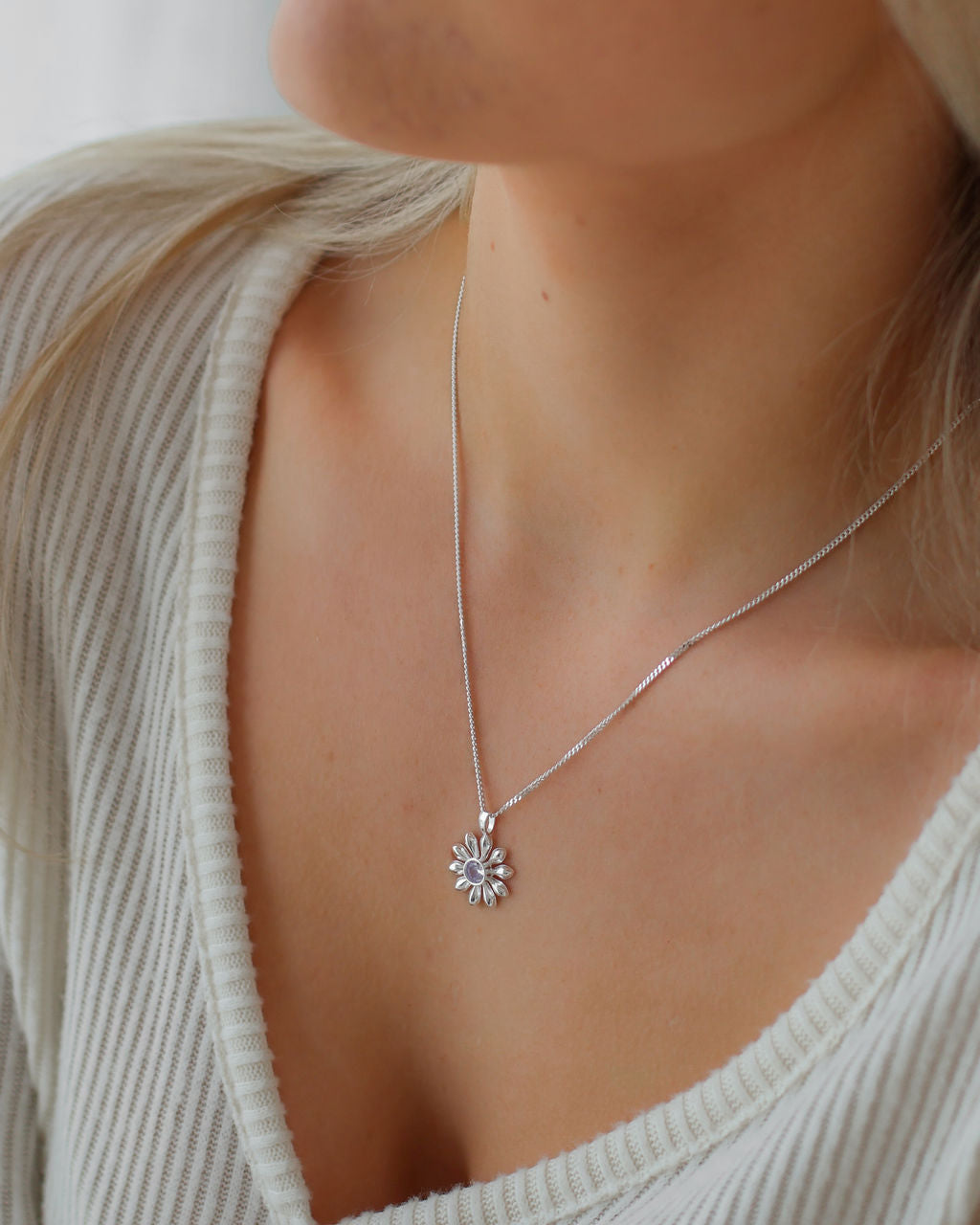 Starkeeper Daisy Necklace