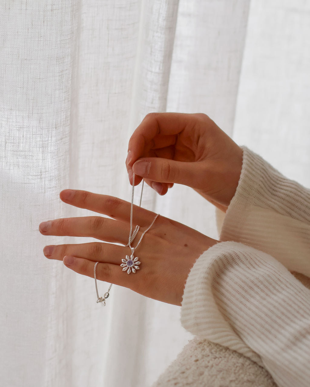 Starkeeper Daisy Necklace